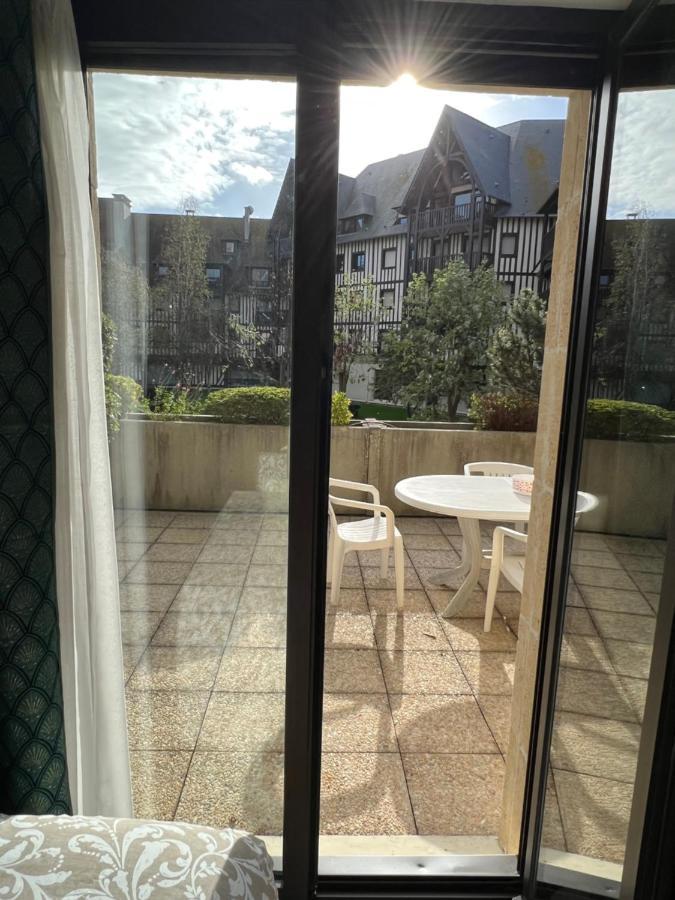 Cote Jardin - Terrasse, Calme Et Cosy Apartment Deauville Exterior photo