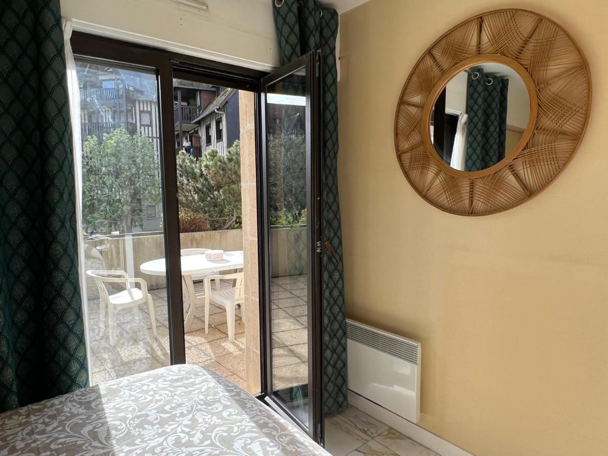 Cote Jardin - Terrasse, Calme Et Cosy Apartment Deauville Exterior photo