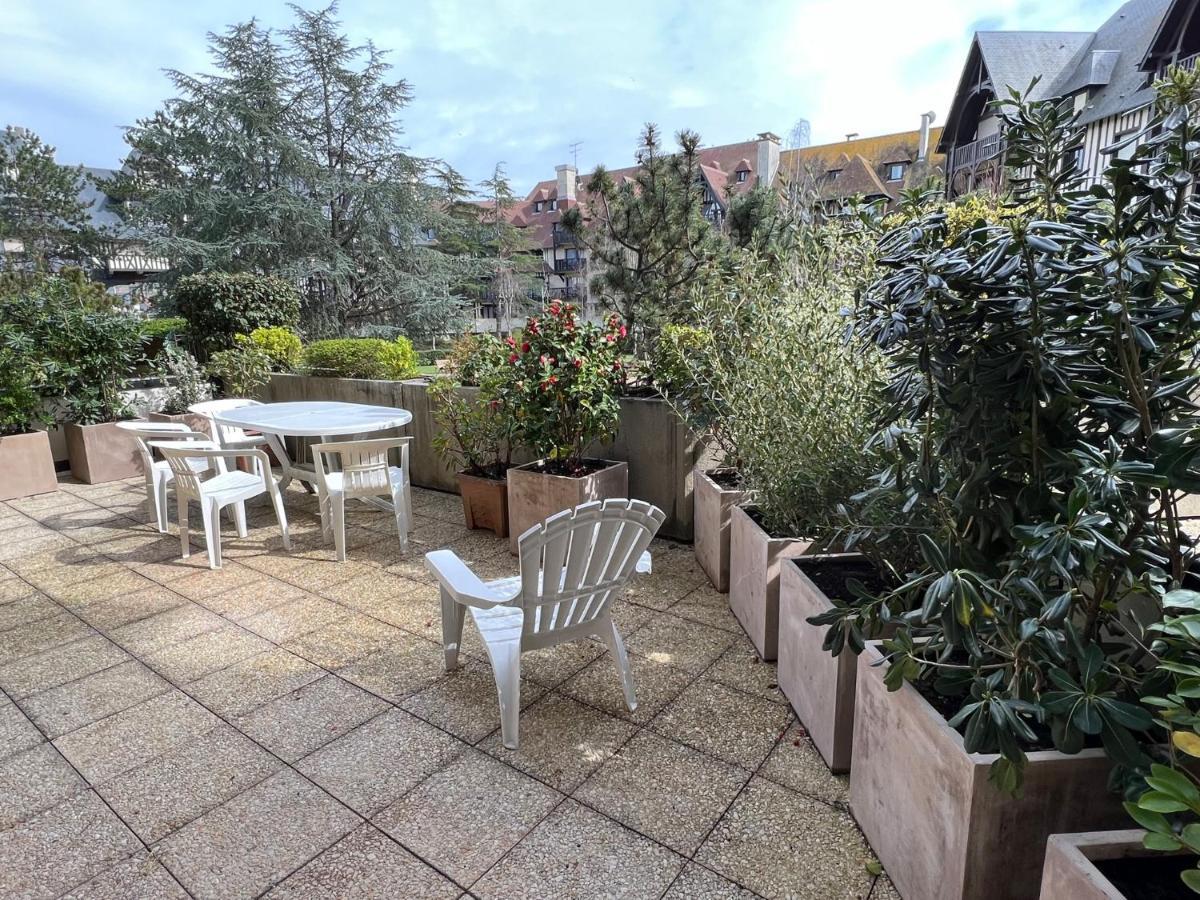 Cote Jardin - Terrasse, Calme Et Cosy Apartment Deauville Exterior photo