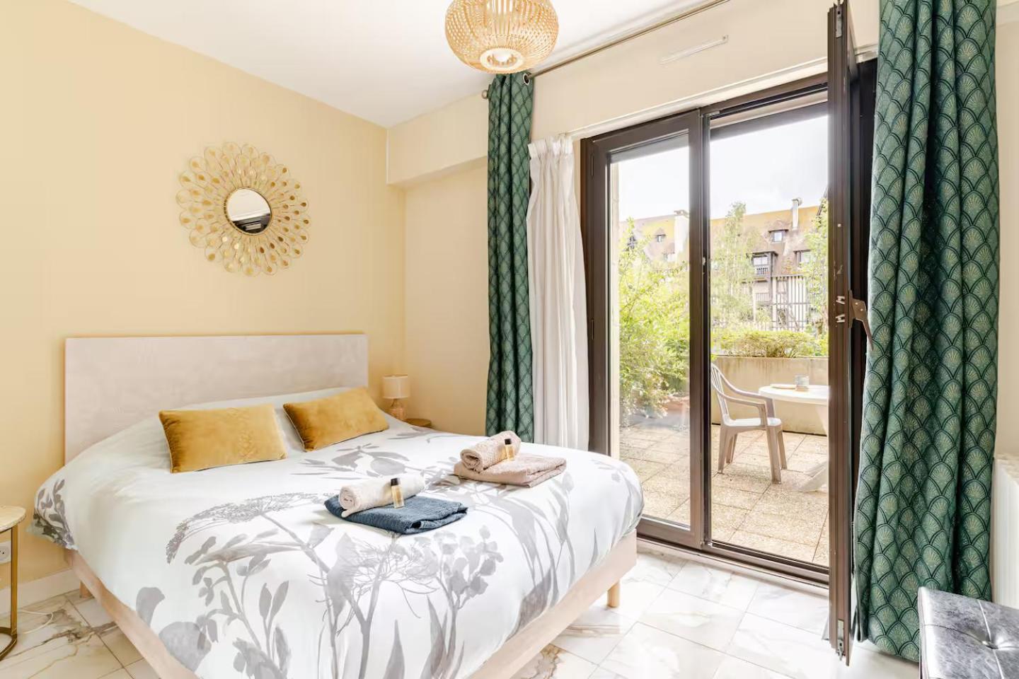 Cote Jardin - Terrasse, Calme Et Cosy Apartment Deauville Exterior photo