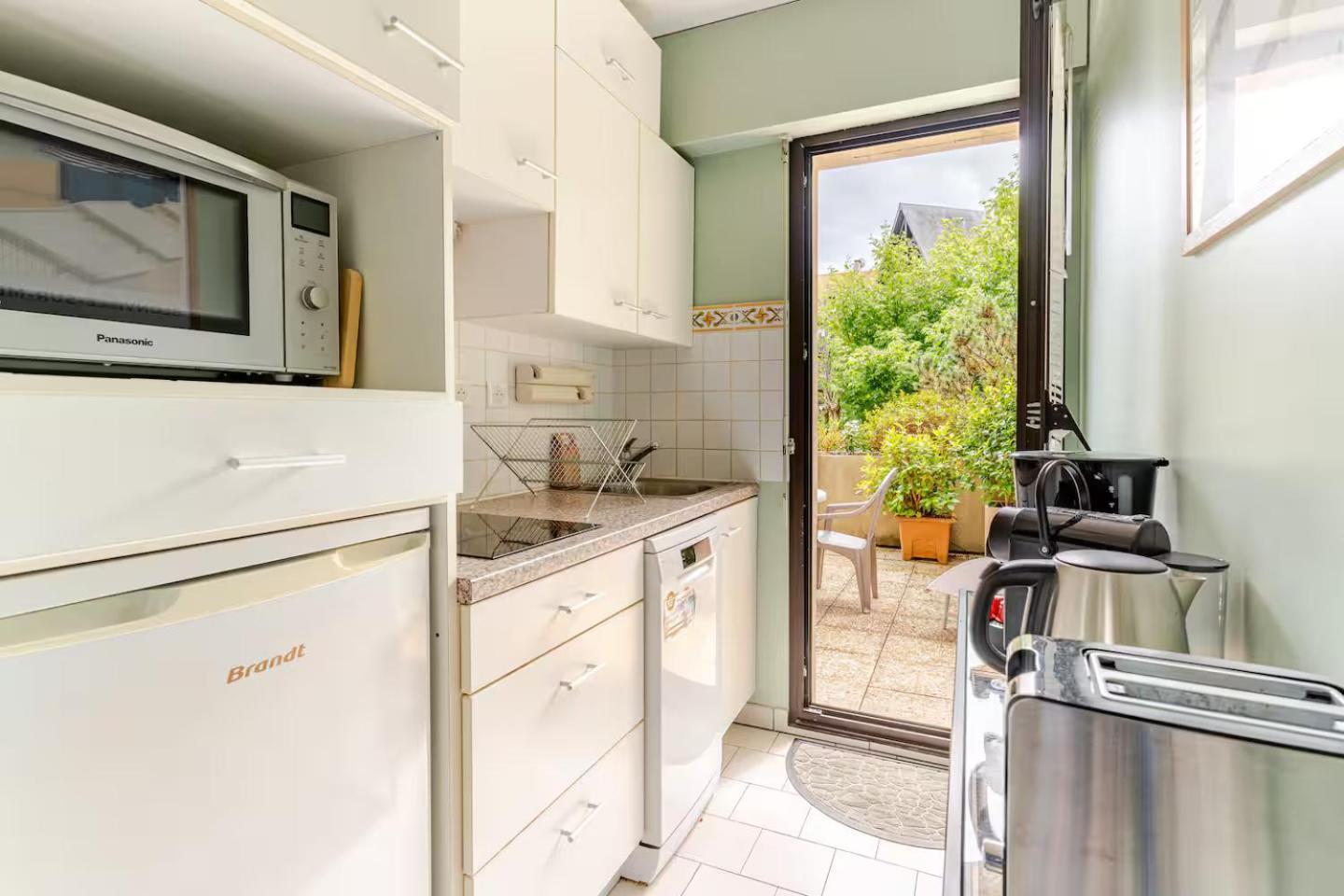 Cote Jardin - Terrasse, Calme Et Cosy Apartment Deauville Exterior photo